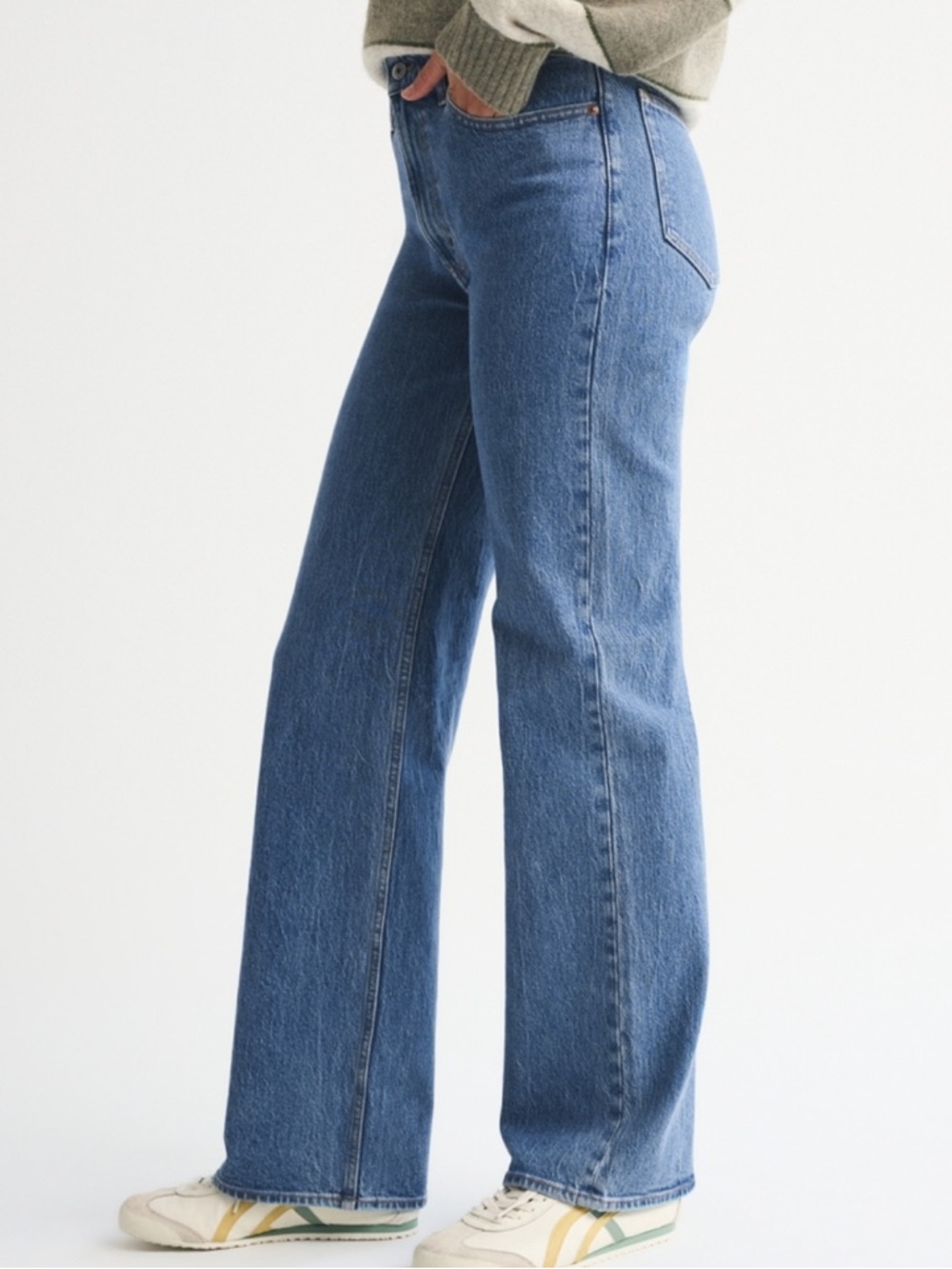 Abercrombie & Fitch High Rise 90’s Relaxed Jean in Medium Marble size 24 x short